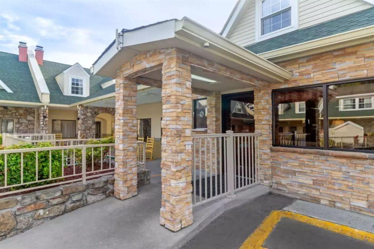 Econo Lodge Inn & Suites Gatlinburg At The Convention Center Zewnętrze zdjęcie