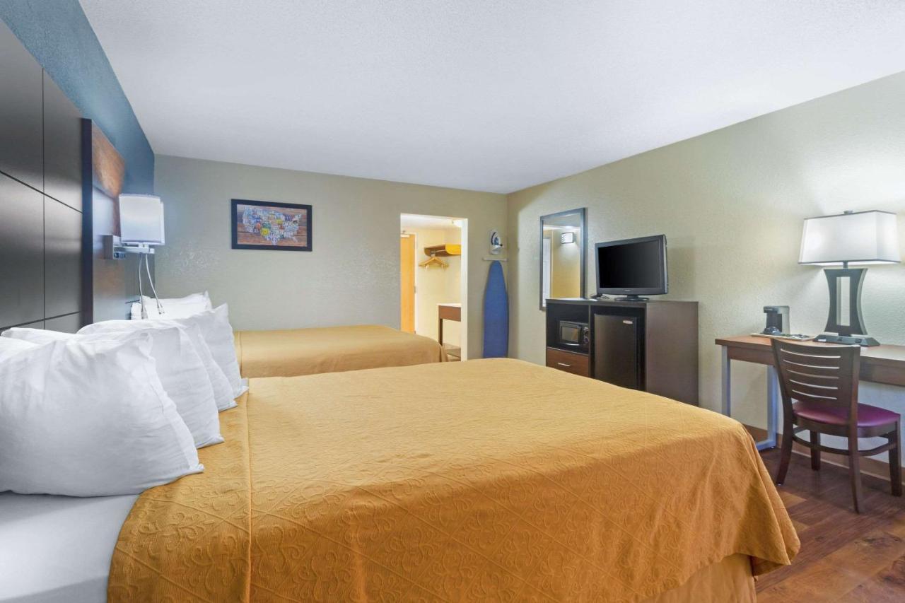 Econo Lodge Inn & Suites Gatlinburg At The Convention Center Zewnętrze zdjęcie