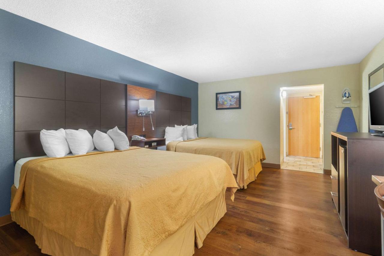 Econo Lodge Inn & Suites Gatlinburg At The Convention Center Zewnętrze zdjęcie