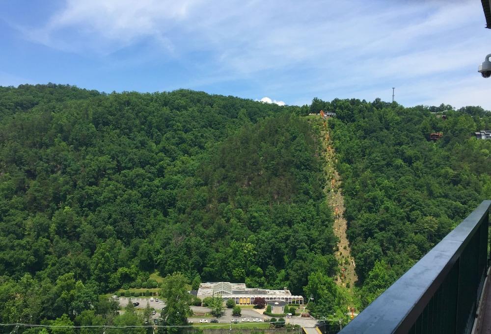 Econo Lodge Inn & Suites Gatlinburg At The Convention Center Zewnętrze zdjęcie