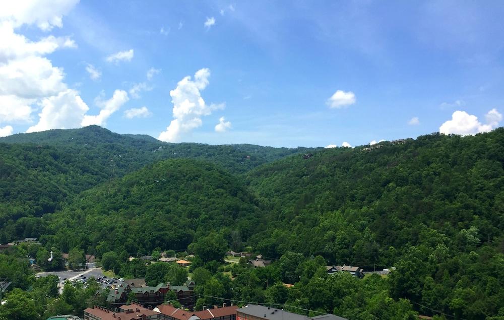 Econo Lodge Inn & Suites Gatlinburg At The Convention Center Zewnętrze zdjęcie