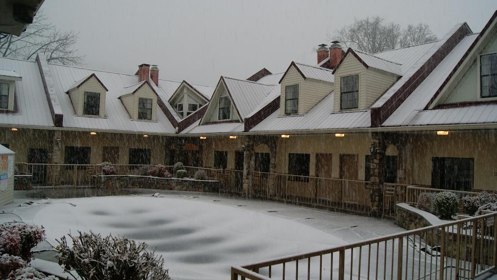 Econo Lodge Inn & Suites Gatlinburg At The Convention Center Zewnętrze zdjęcie