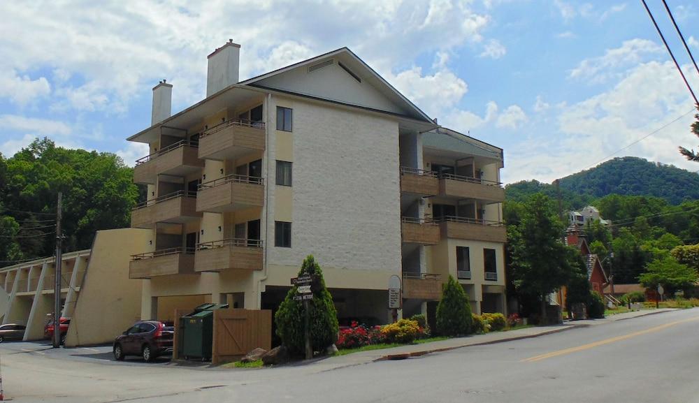 Econo Lodge Inn & Suites Gatlinburg At The Convention Center Zewnętrze zdjęcie