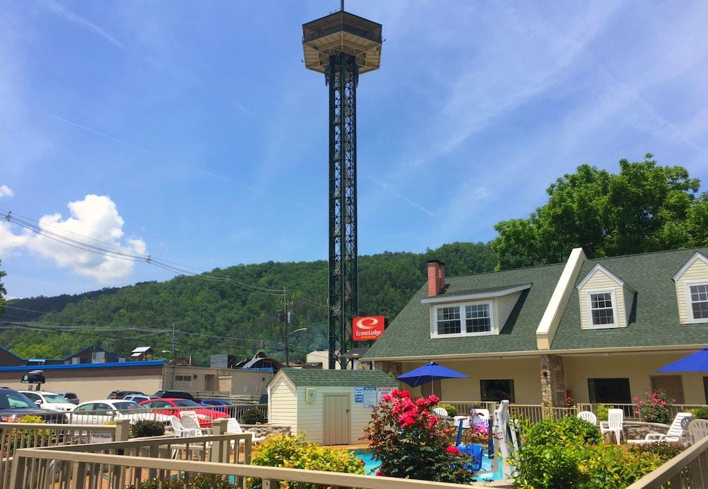 Econo Lodge Inn & Suites Gatlinburg At The Convention Center Zewnętrze zdjęcie