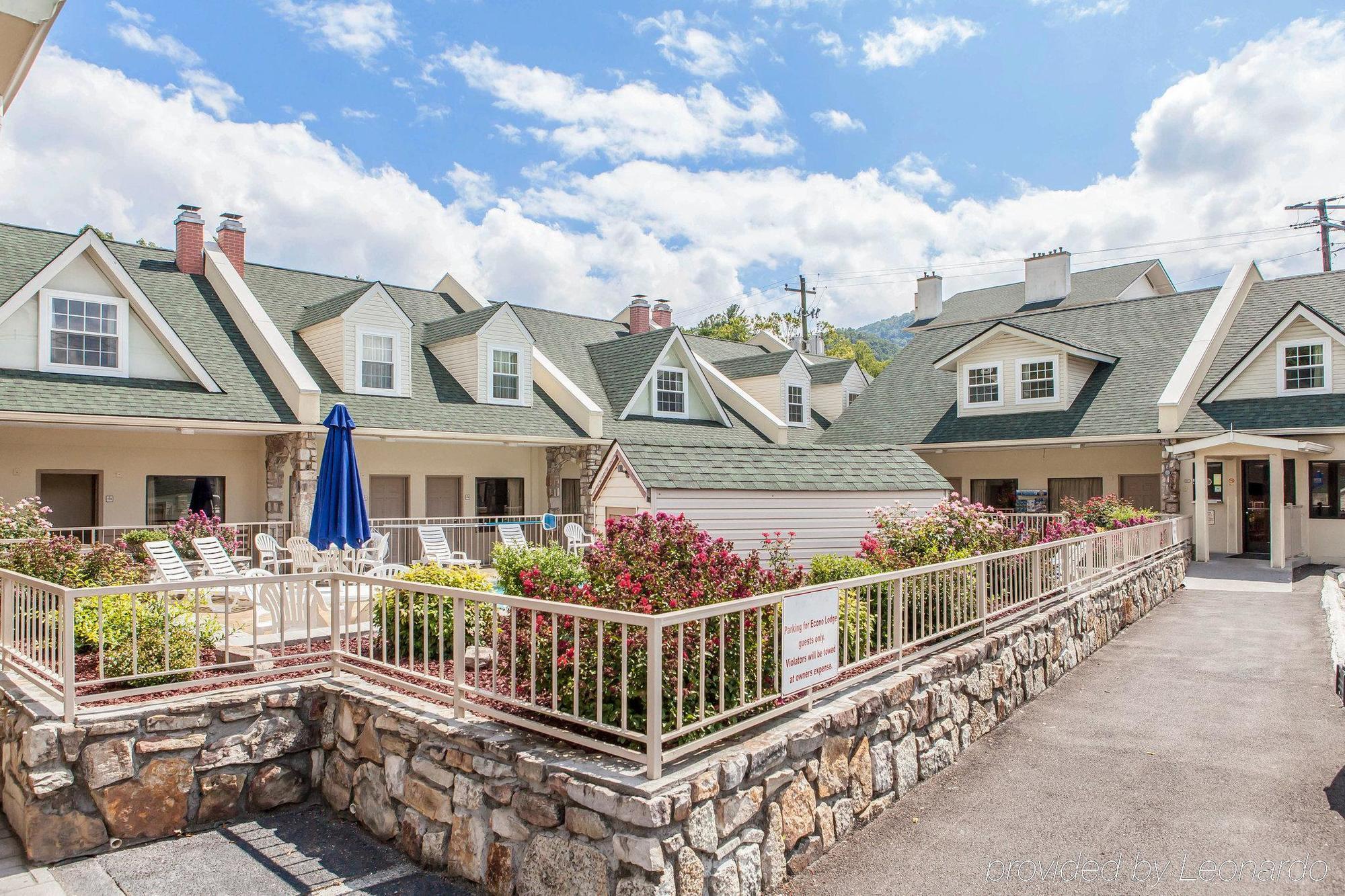 Econo Lodge Inn & Suites Gatlinburg At The Convention Center Zewnętrze zdjęcie