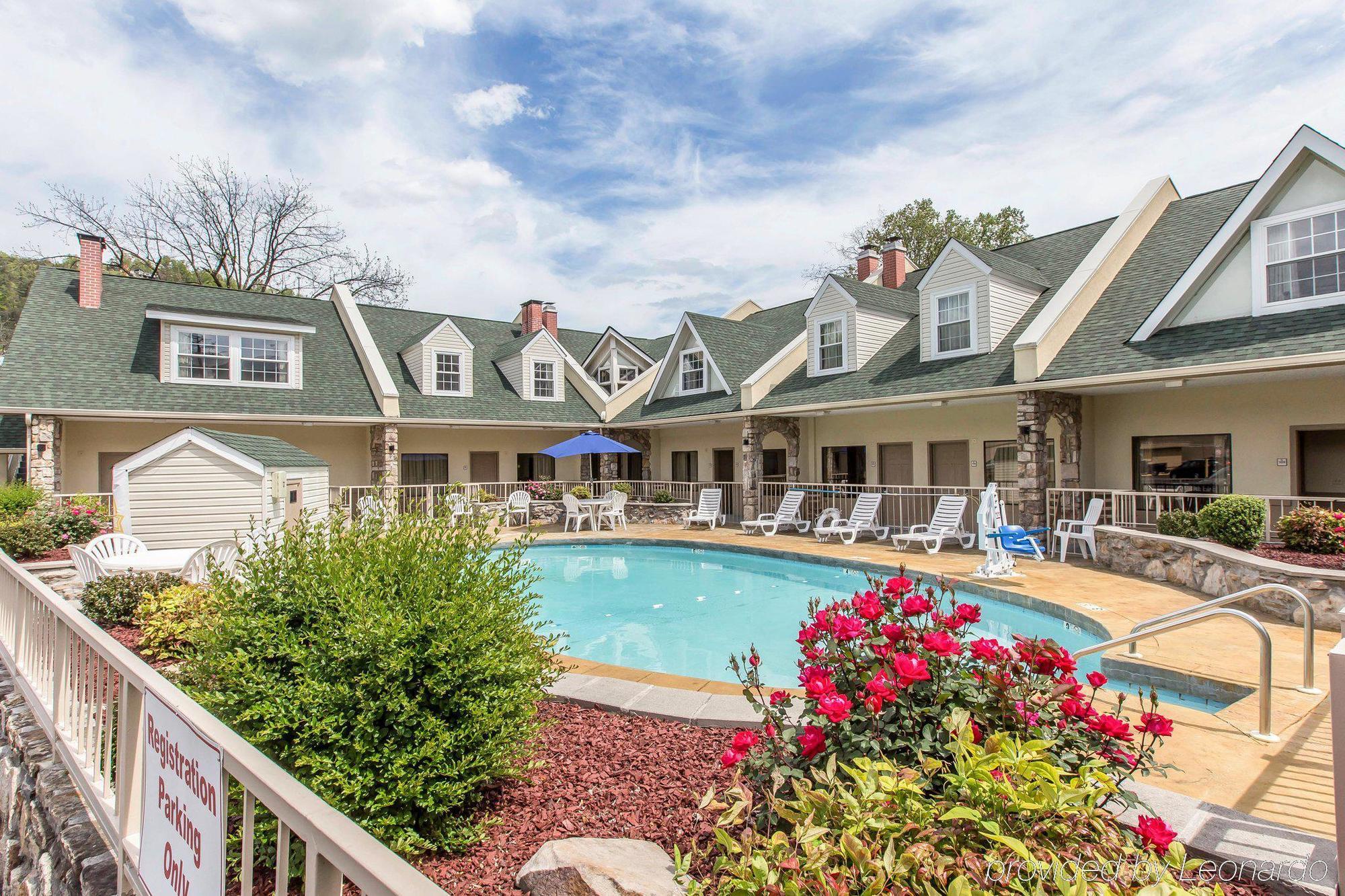 Econo Lodge Inn & Suites Gatlinburg At The Convention Center Zewnętrze zdjęcie