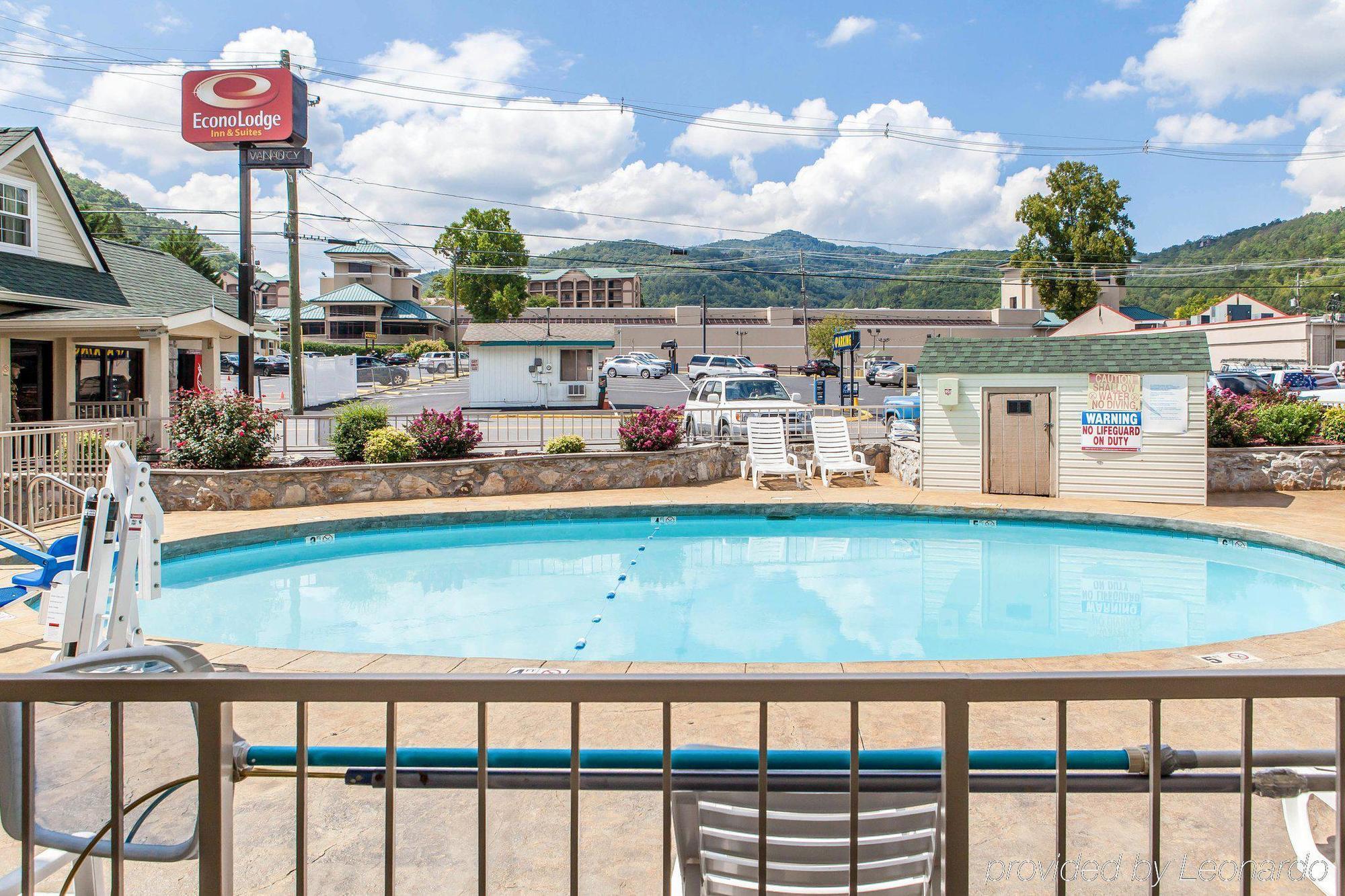 Econo Lodge Inn & Suites Gatlinburg At The Convention Center Zewnętrze zdjęcie