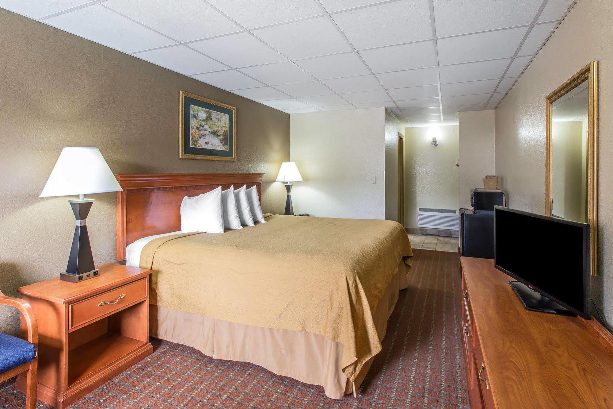 Econo Lodge Inn & Suites Gatlinburg At The Convention Center Zewnętrze zdjęcie