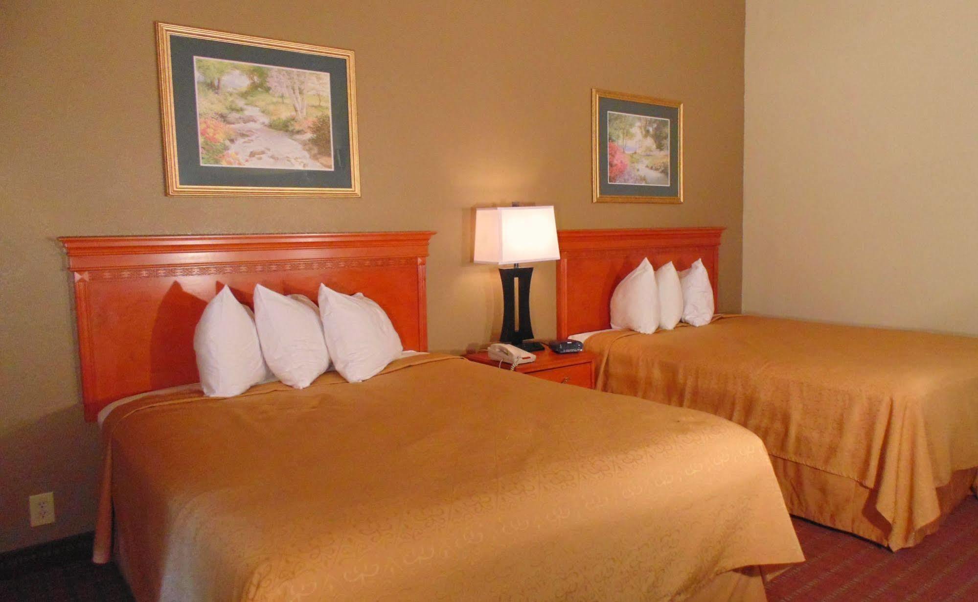 Econo Lodge Inn & Suites Gatlinburg At The Convention Center Zewnętrze zdjęcie