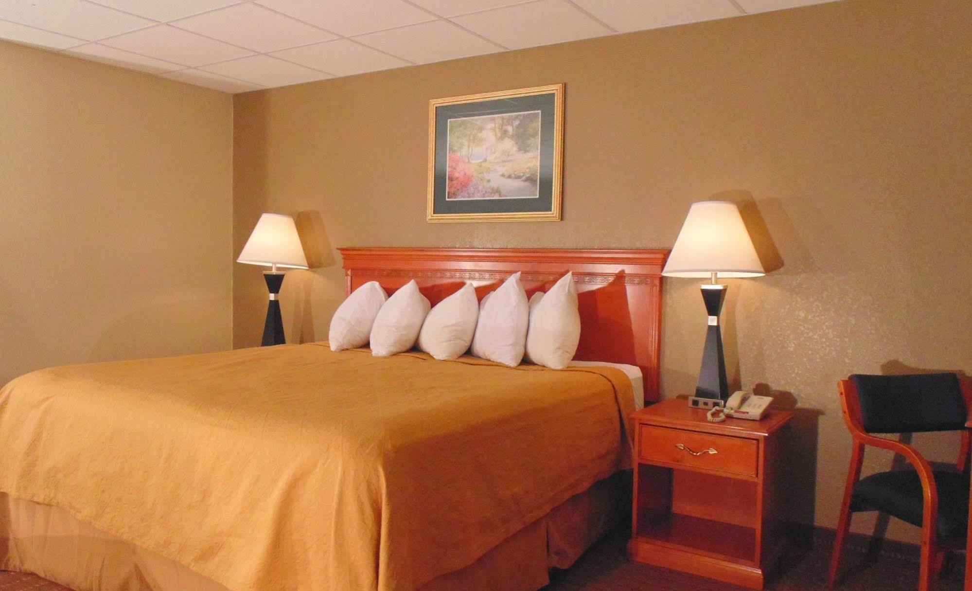 Econo Lodge Inn & Suites Gatlinburg At The Convention Center Zewnętrze zdjęcie