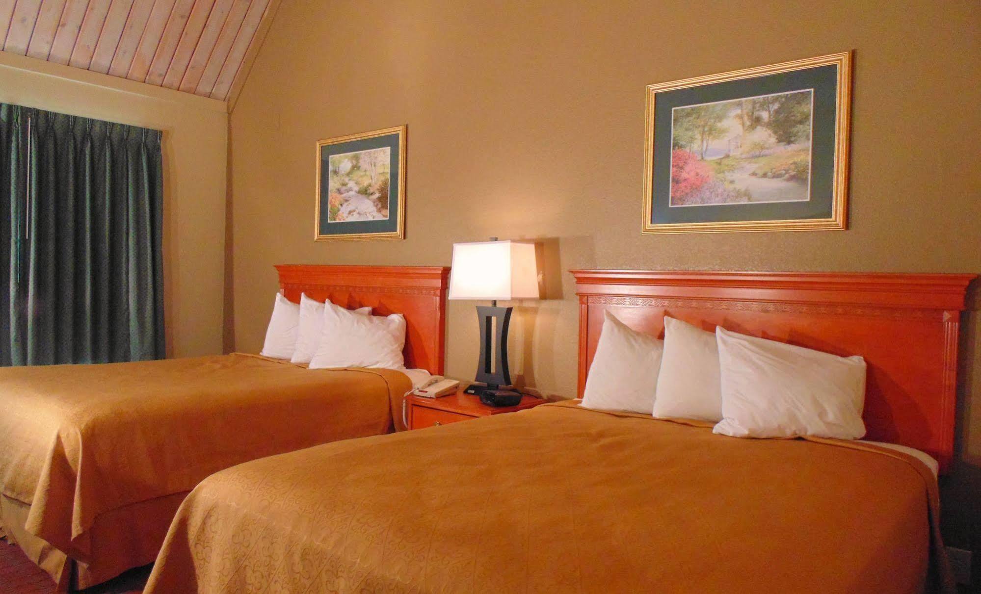 Econo Lodge Inn & Suites Gatlinburg At The Convention Center Zewnętrze zdjęcie