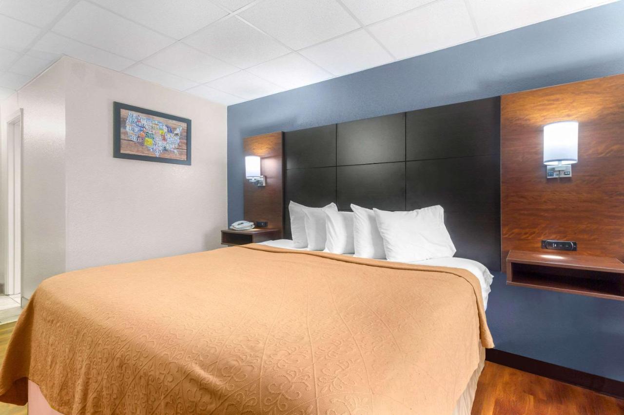 Econo Lodge Inn & Suites Gatlinburg At The Convention Center Zewnętrze zdjęcie