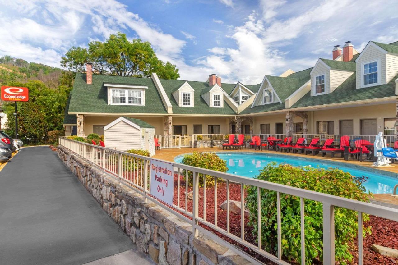 Econo Lodge Inn & Suites Gatlinburg At The Convention Center Zewnętrze zdjęcie